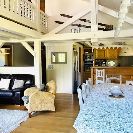 Spacious In With Mont Blanc View בקתה