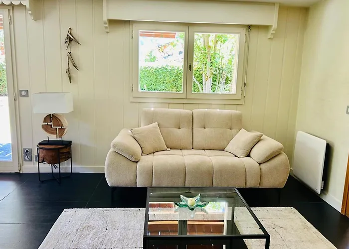 Spacious In With Mont Blanc View בקתה