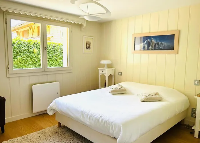 Spacious In With Mont Blanc View בקתה