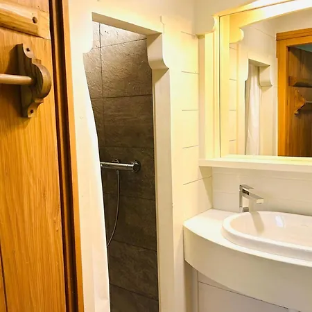 Spacious In With Mont Blanc View Alpesi faház *